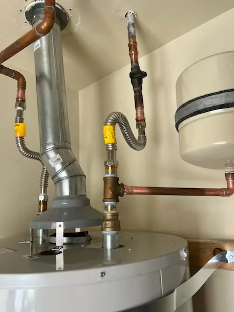 Water heater installation and plumbing repair in Lakeside Estates